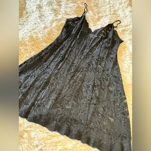 VINTAGE Victoria’s Secret black lace chemise size M